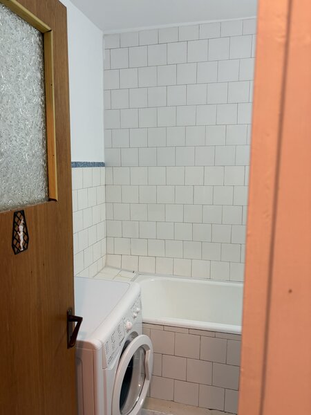 Piata Resita, sector 4, 1650 lei.